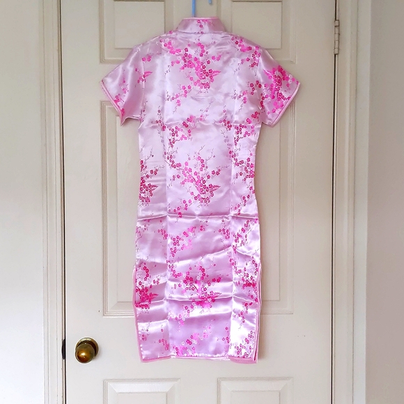 NWOT. Rayon Blended Satin Floral Embroidery Short Sleeve Chinese Gown. - Picture 2 of 7